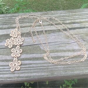 Elegant Gold Floral Necklace